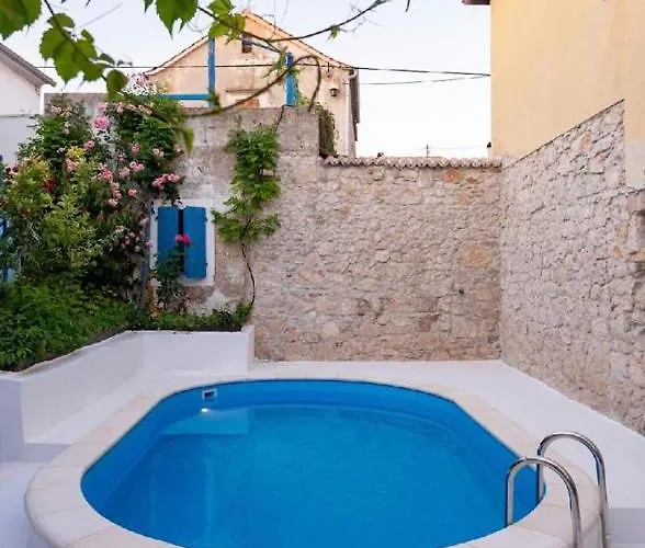 Dalmatian Rustic House *